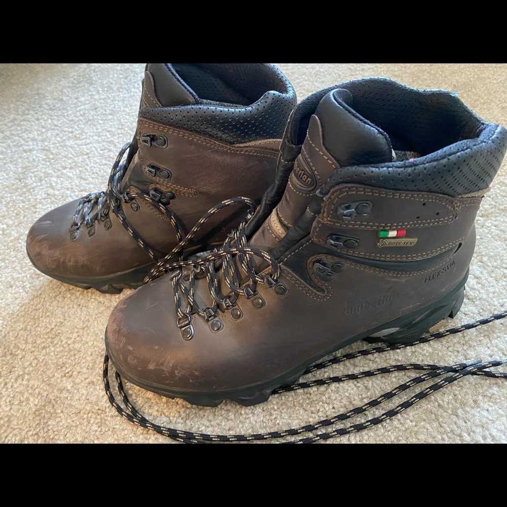 Women’s leather Zamberlan hiking boots size 10